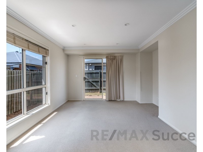 3/11 Albert Street, Newtown QLD 4350