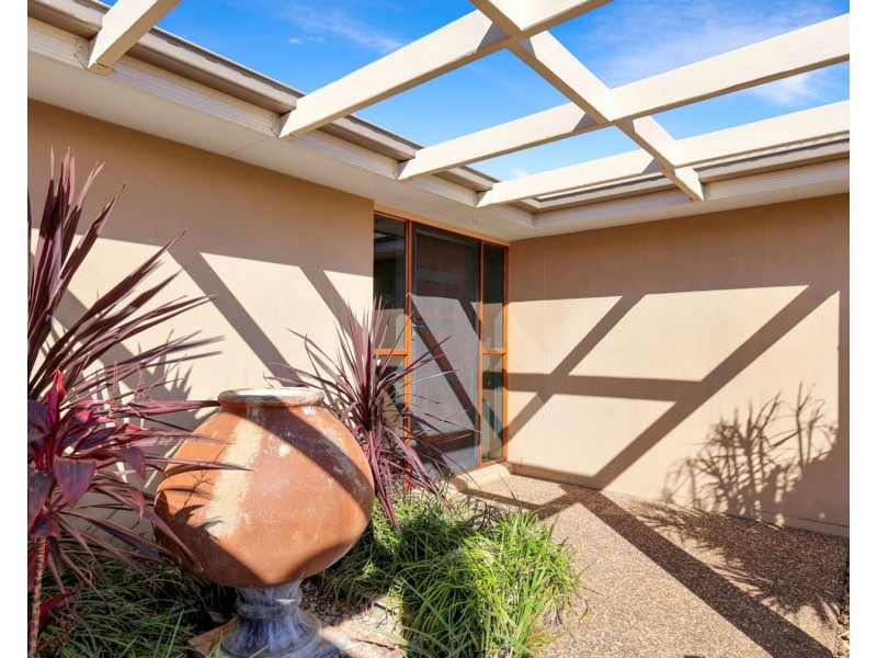 4 Prime Minister Drive, Middle Ridge QLD 4350