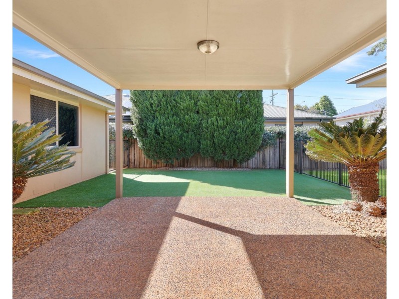 4 Prime Minister Drive, Middle Ridge QLD 4350