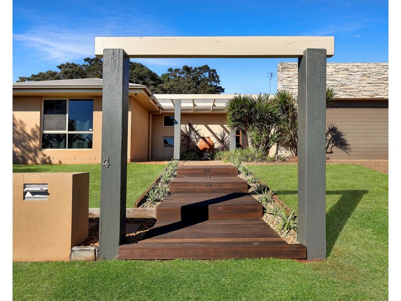 4 Prime Minister Drive, Middle Ridge QLD 4350