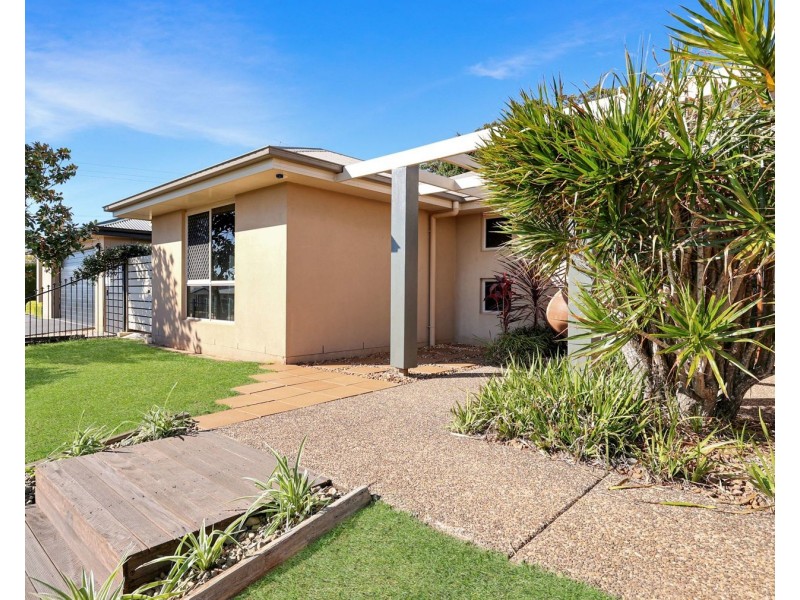 4 Prime Minister Drive, Middle Ridge QLD 4350