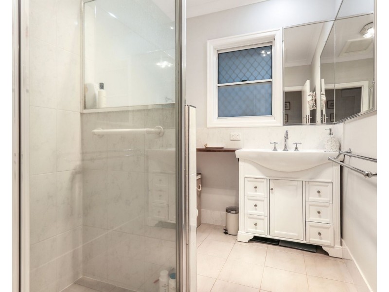 13 Drayton Road, Harristown QLD 4350