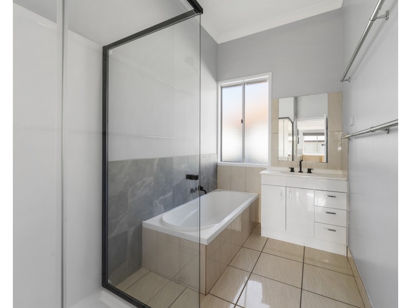 10 Bothwell Street, Newtown QLD 4350