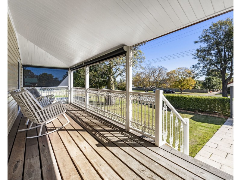 26 Mocatta Street, Goombungee QLD 4354