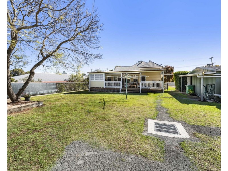 26 Mocatta Street, Goombungee QLD 4354