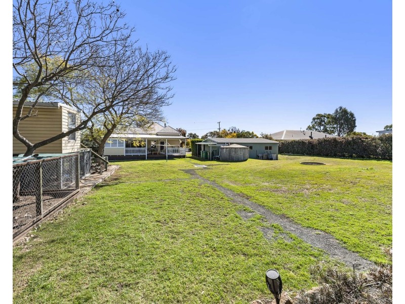 26 Mocatta Street, Goombungee QLD 4354