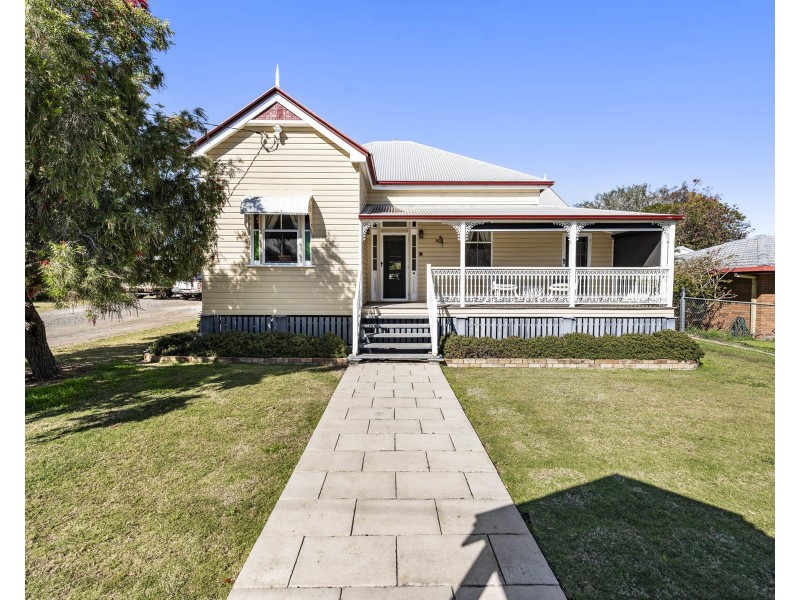 26 Mocatta Street, Goombungee QLD 4354