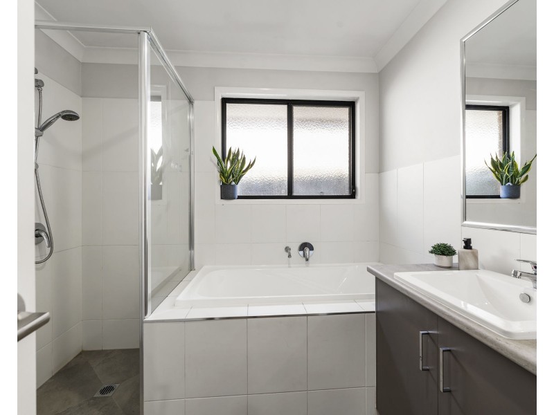 17 Whitewood Way, Cotswold Hills QLD 4350