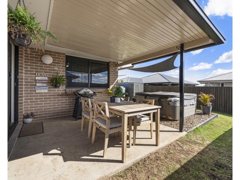 17 Whitewood Way, Cotswold Hills QLD 4350