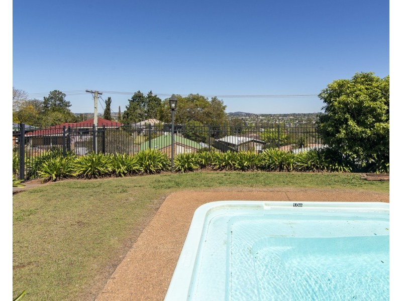 5/2 Benjamin Street, Mount Lofty QLD 4350