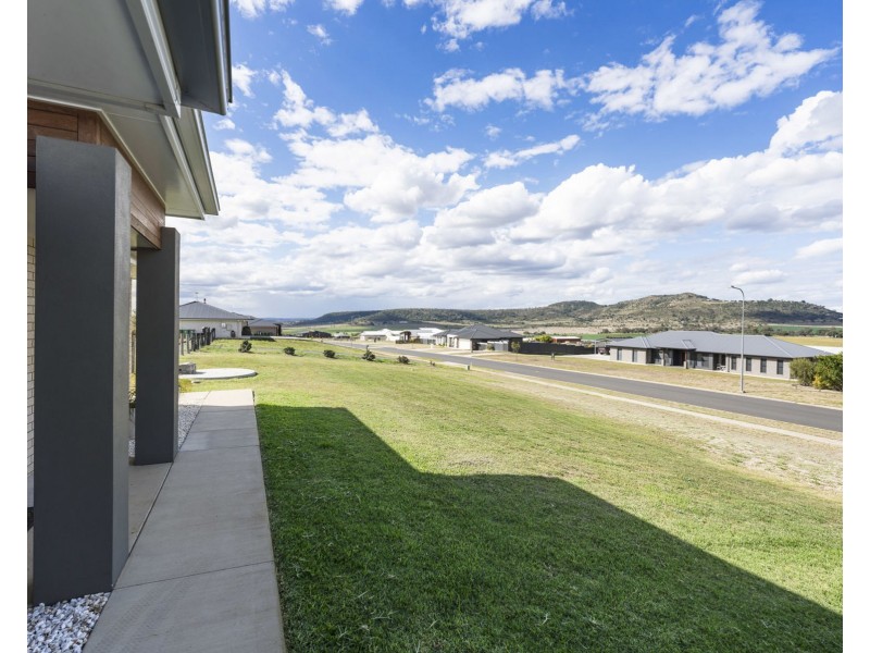 7 Nuffield Street, Kingsthorpe QLD 4400