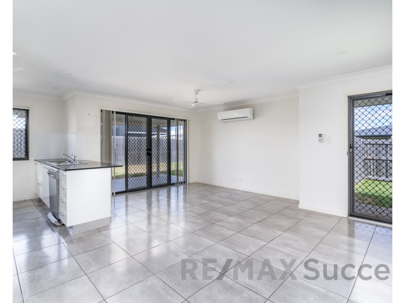 2/7 Magpie Drive, Cambooya QLD 4358