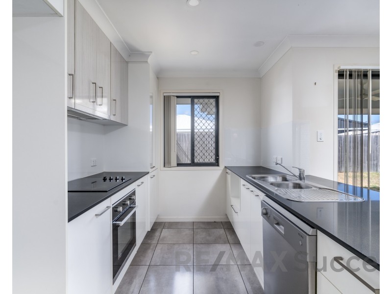 2/7 Magpie Drive, Cambooya QLD 4358