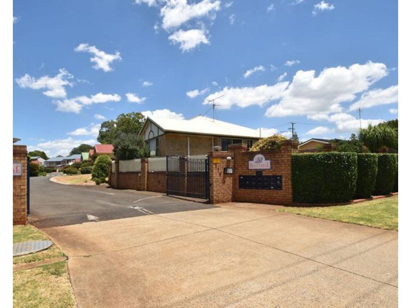 17/279 Mackenzie Street, Centenary Heights QLD 4350