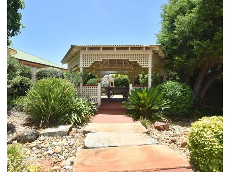 17/279 Mackenzie Street, Centenary Heights QLD 4350