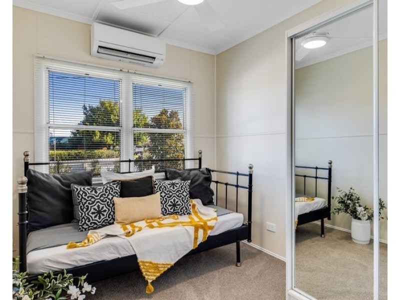 215 North Street, Rockville QLD 4350