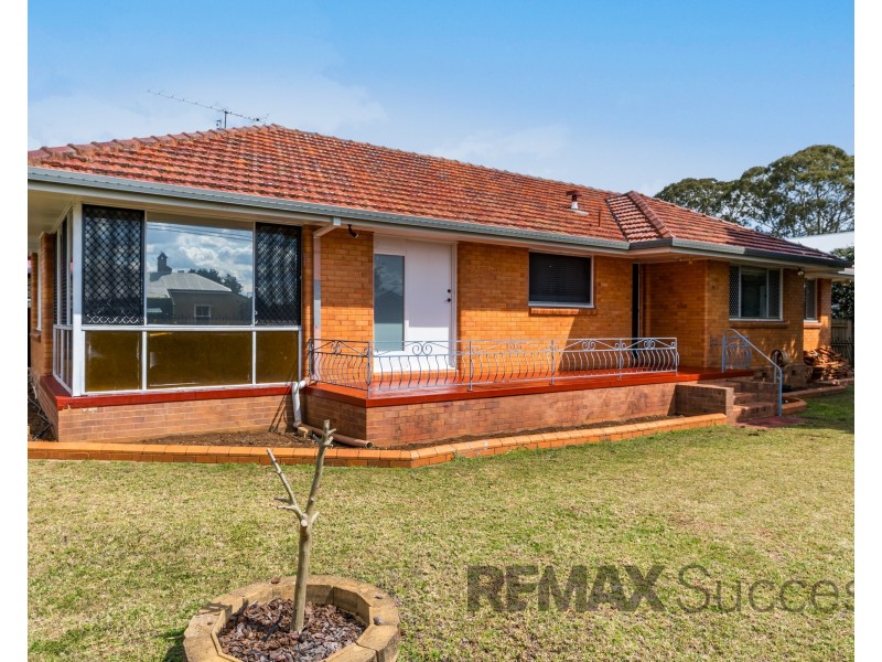 252A Campbell Street, Newtown QLD 4350