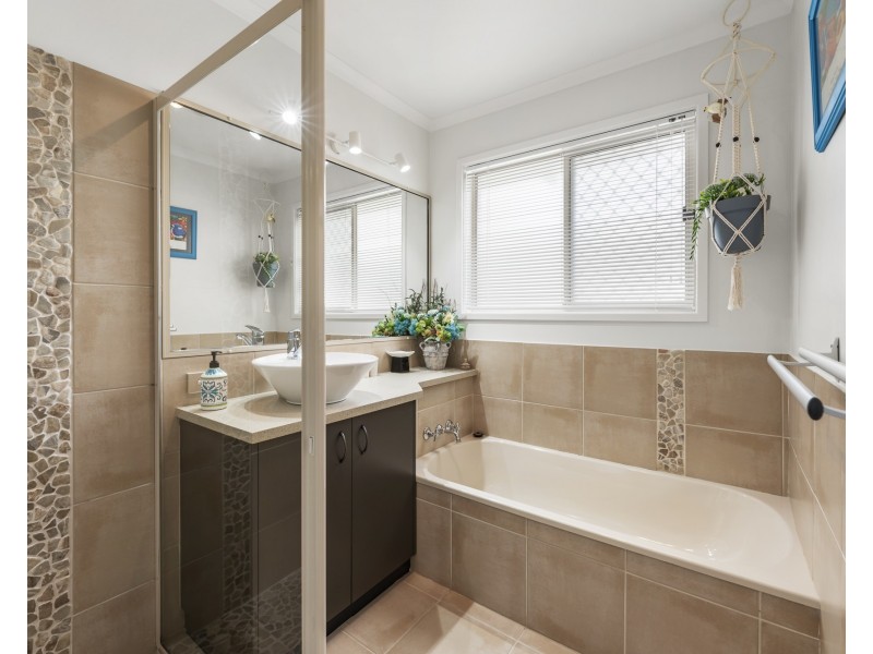 350 West Street, Kearneys Spring QLD 4350