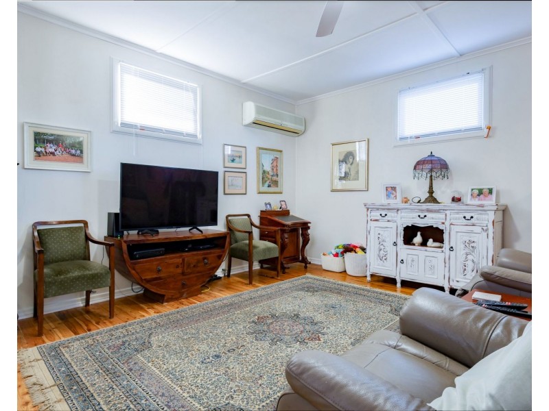 47 Hillview Avenue, Newtown QLD 4350