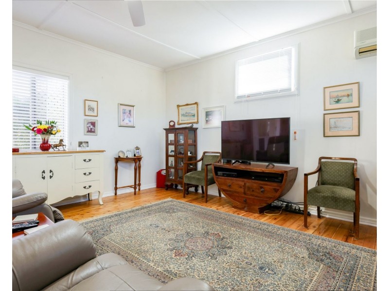 47 Hillview Avenue, Newtown QLD 4350