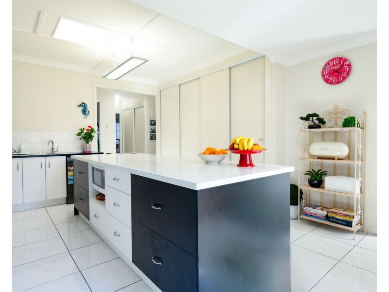 47 Hillview Avenue, Newtown QLD 4350