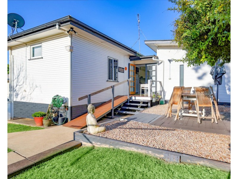 47 Hillview Avenue, Newtown QLD 4350