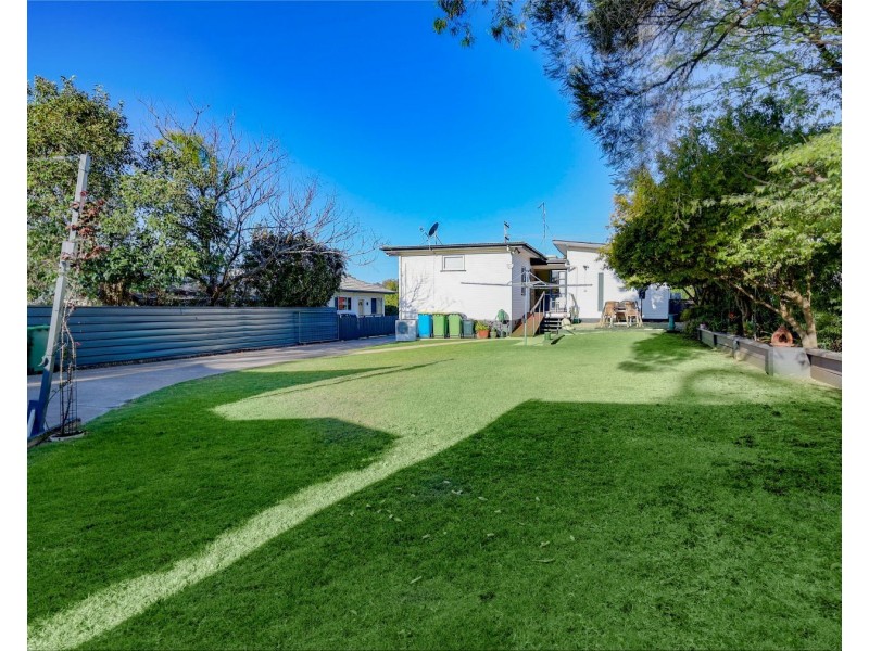47 Hillview Avenue, Newtown QLD 4350