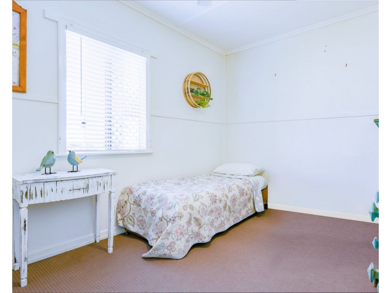 47 Hillview Avenue, Newtown QLD 4350