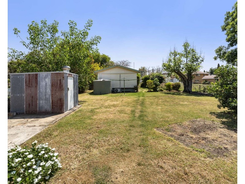 8 Railway Street, Helidon QLD 4344