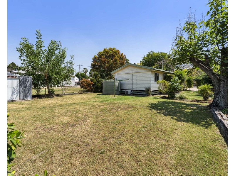8 Railway Street, Helidon QLD 4344