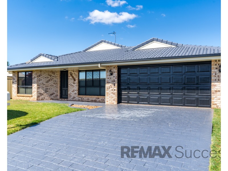 10 Paulene Crescent, Kearneys Spring QLD 4350