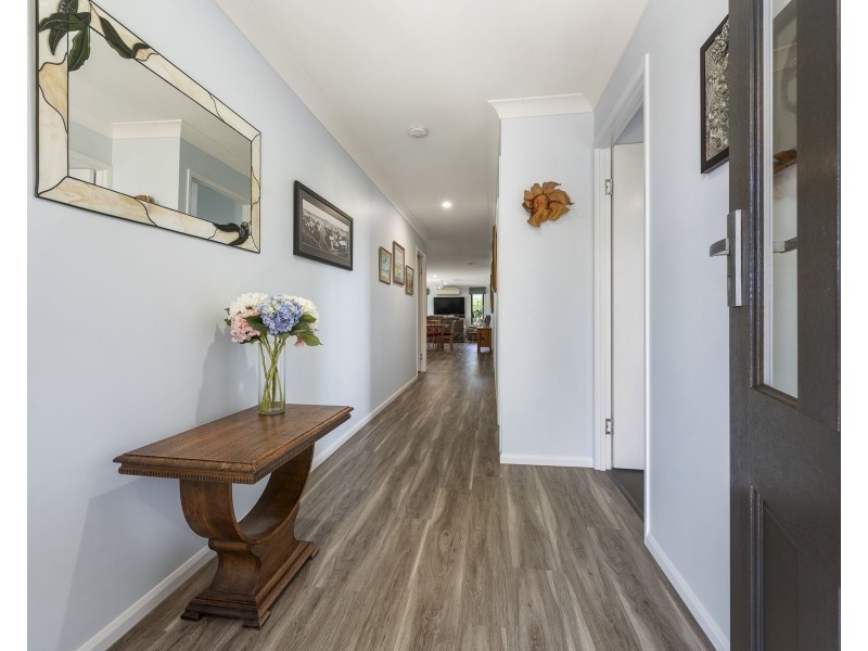 41 Lourdes Street, Middle Ridge QLD 4350