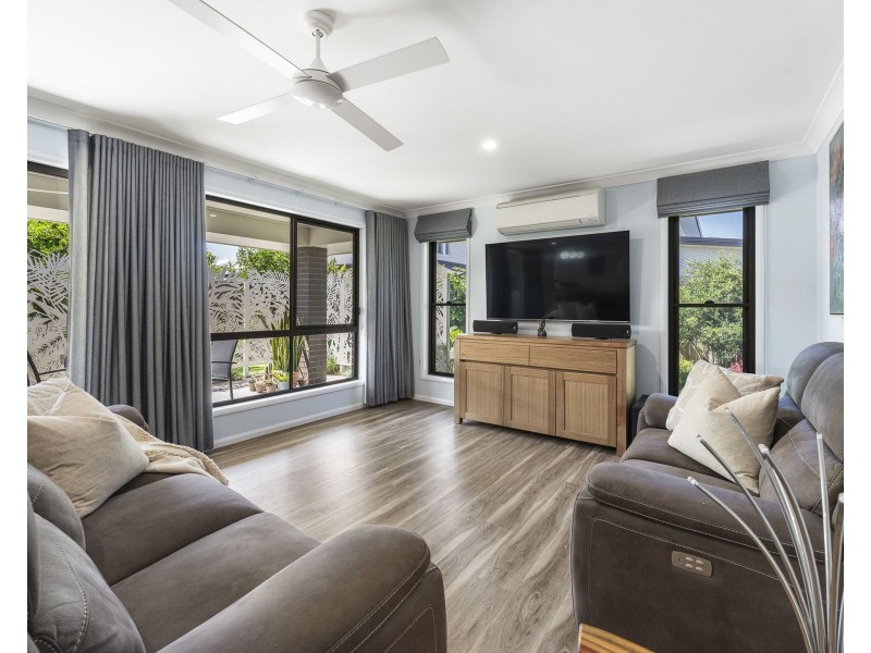 41 Lourdes Street, Middle Ridge QLD 4350