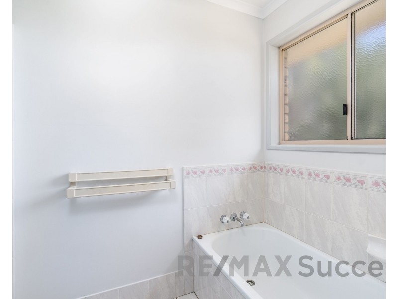 36 Kratzmann Court, Kearneys Spring QLD 4350