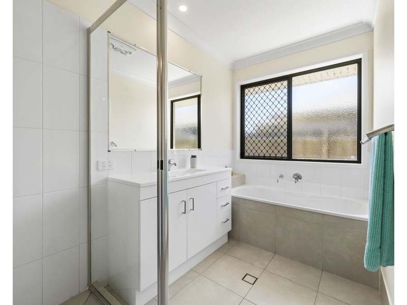 8 Wandoo Crescent, Westbrook QLD 4350