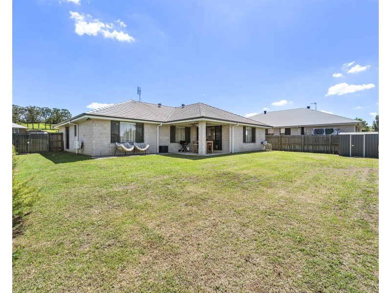 8 Wandoo Crescent, Westbrook QLD 4350