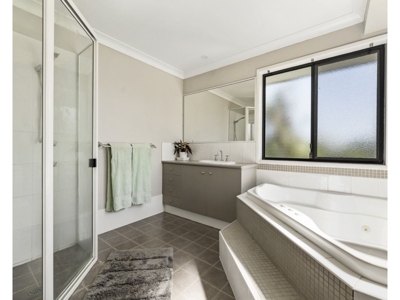84 Cotswold Hills Drive, Cotswold Hills QLD 4350