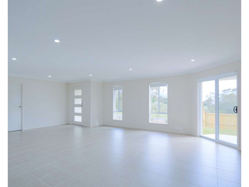 2/2 Grace View Street, Darling Heights QLD 4350