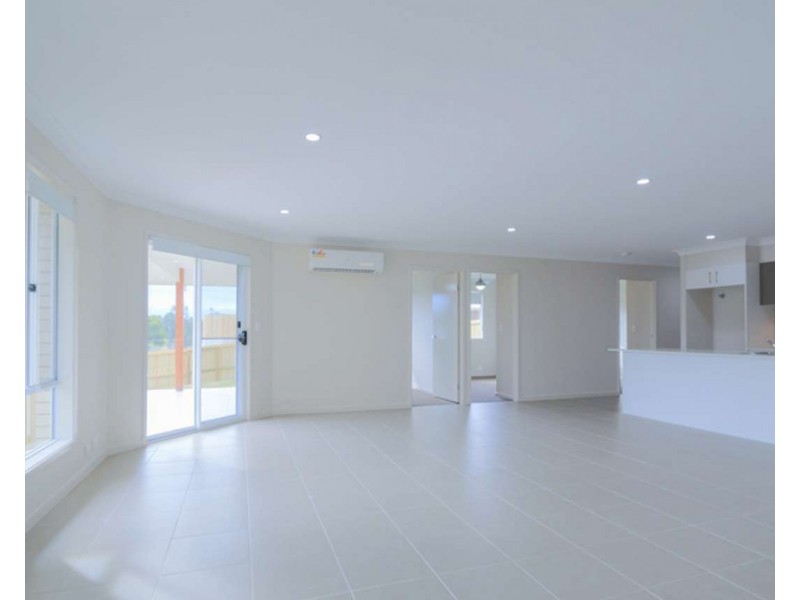 2/2 Grace View Street, Darling Heights QLD 4350