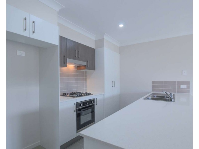 2/2 Grace View Street, Darling Heights QLD 4350