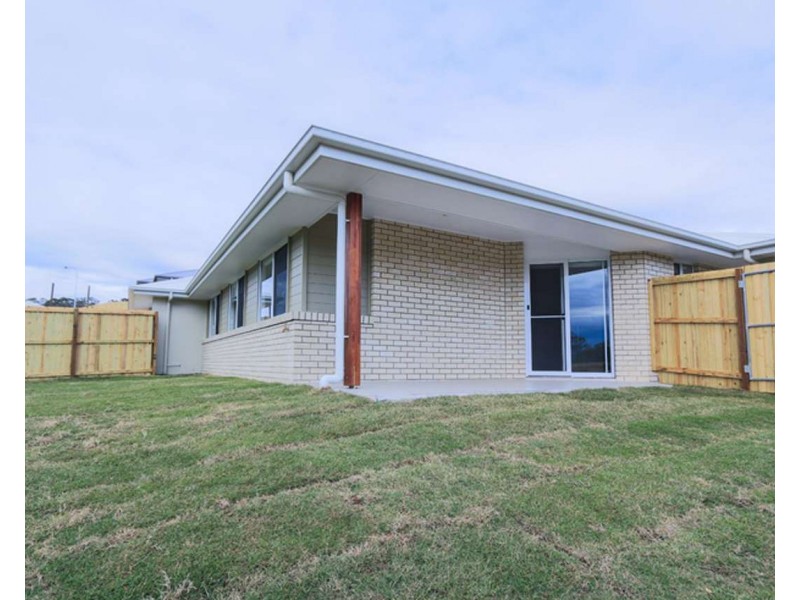 2/2 Grace View Street, Darling Heights QLD 4350