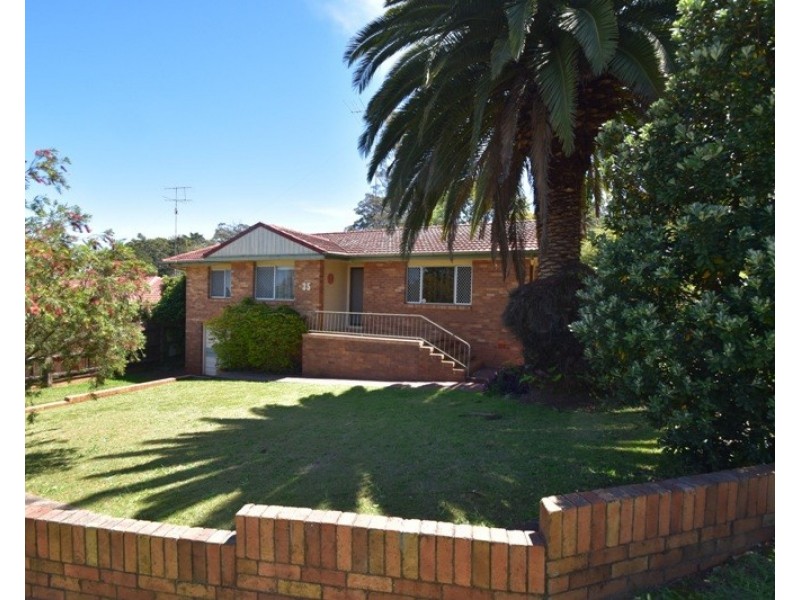 35 North Street, Mount Lofty QLD 4350