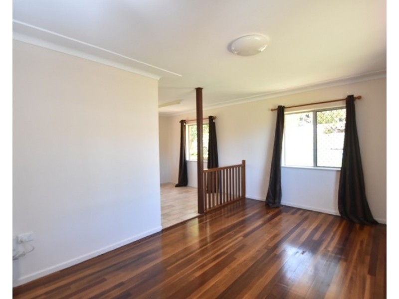 35 North Street, Mount Lofty QLD 4350