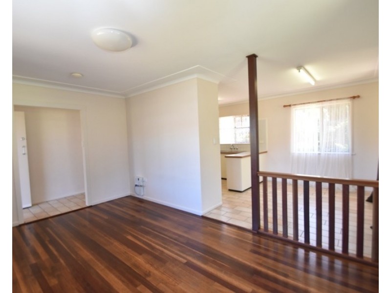 35 North Street, Mount Lofty QLD 4350