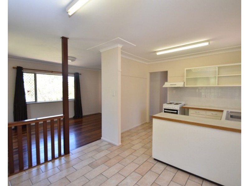 35 North Street, Mount Lofty QLD 4350