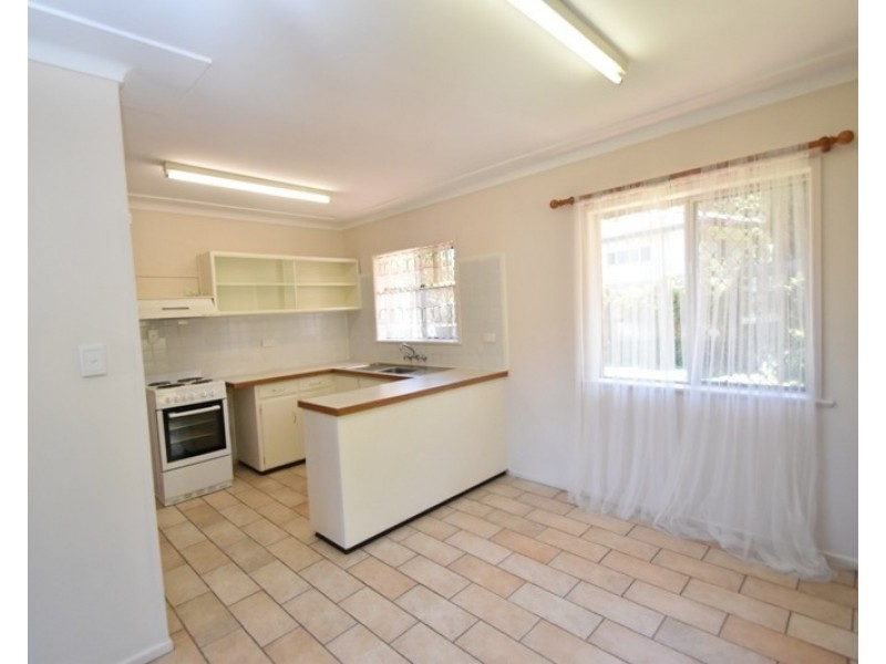 35 North Street, Mount Lofty QLD 4350
