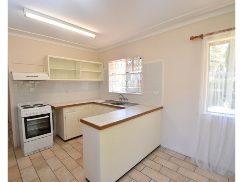 35 North Street, Mount Lofty QLD 4350