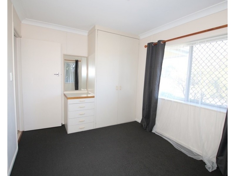 35 North Street, Mount Lofty QLD 4350