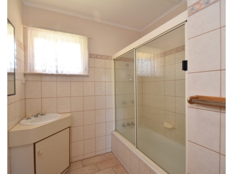 35 North Street, Mount Lofty QLD 4350