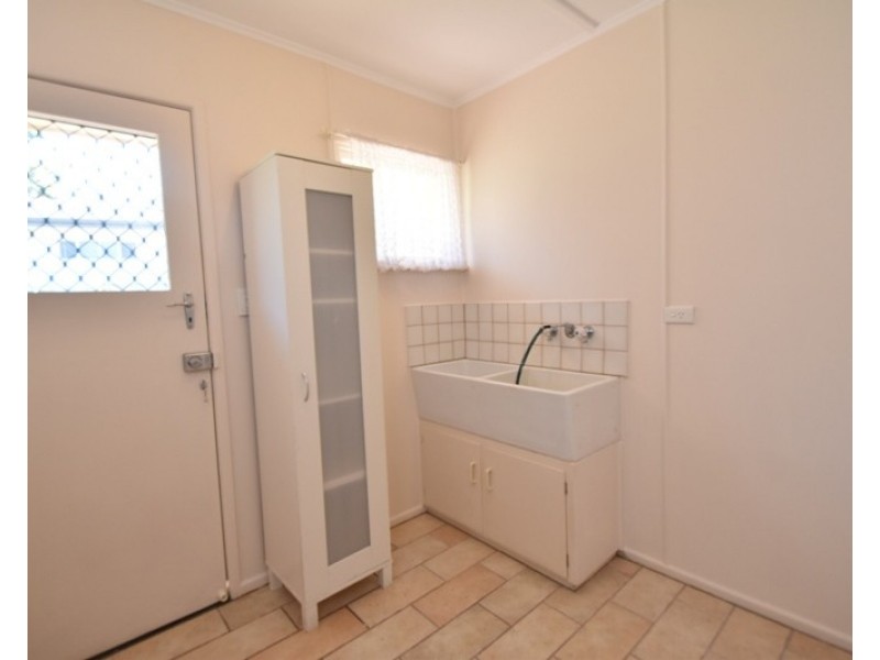 35 North Street, Mount Lofty QLD 4350